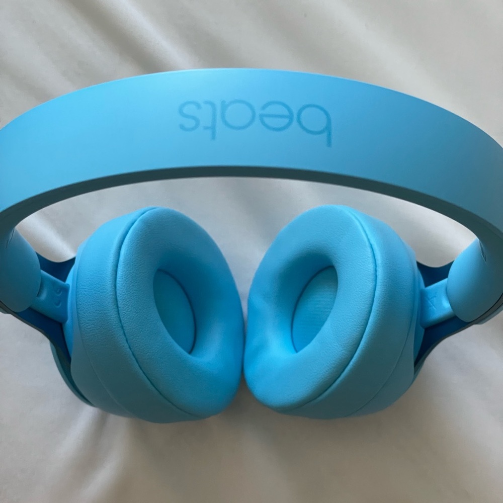Beats by Dr. Dre Solo Pro Bluetooth On-Ear Headphones, Light Blue, MRJ92LL/A